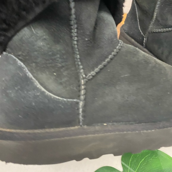 UGG Mid Top Leather Shearling Lined Black Boots - Picture 10 of 12